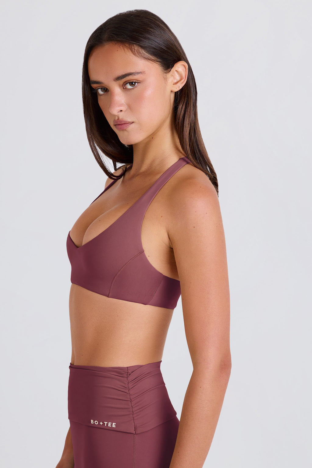 Chic Crossback V-Neck Sports Bra in Acai