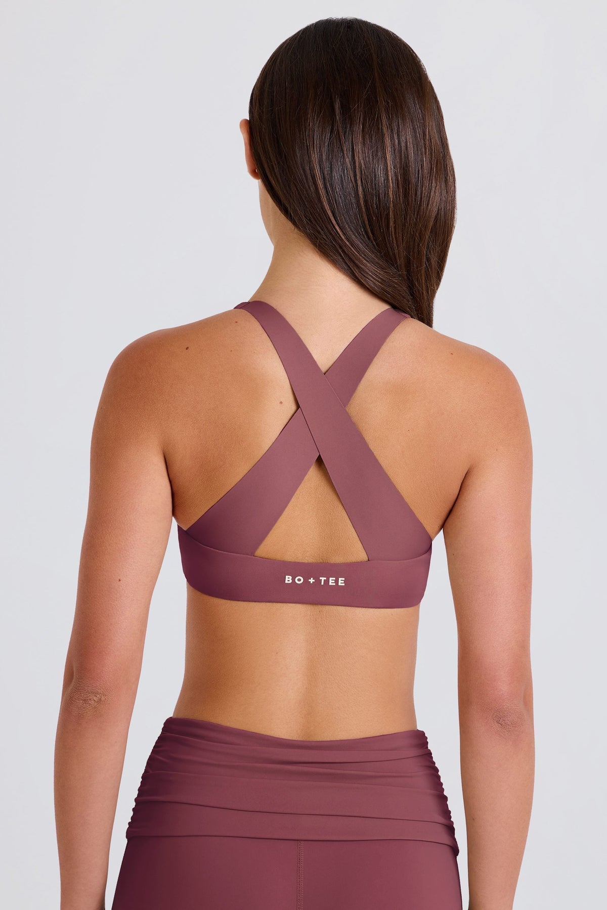 Chic Crossback V-Neck Sports Bra in Acai